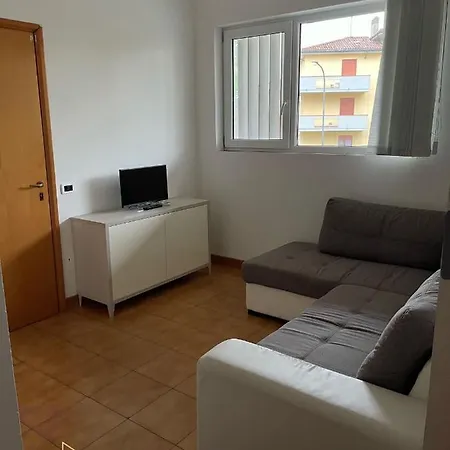 Apartmán 12, Bilo Leonardo Lido Adriano