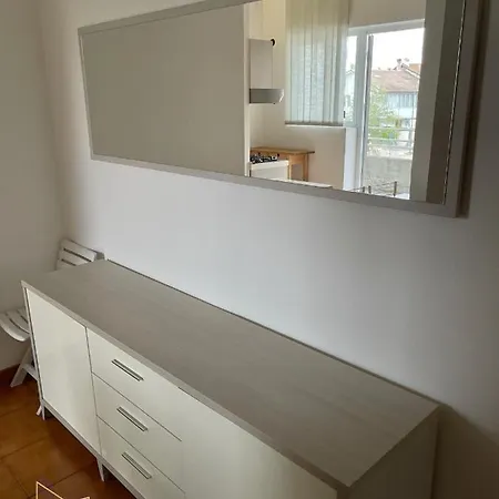 Apartmán 12, Bilo Leonardo Lido Adriano